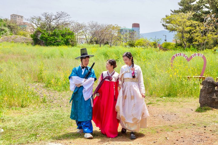 [Jeju] Premium Hanbok Cultural Experience with Hair Styling - Photo 1 of 20